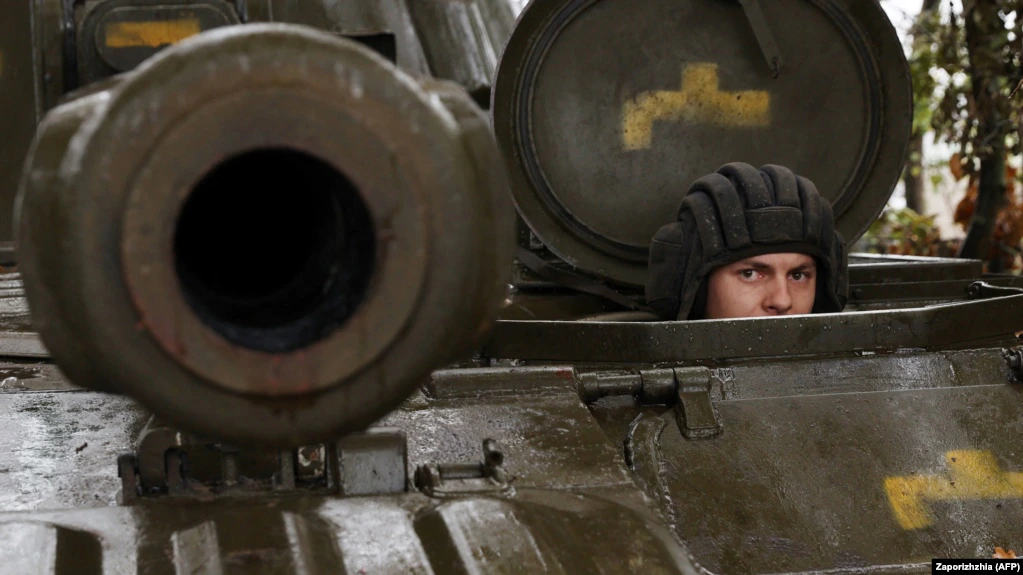 Ukrainian soldier looks out from a 2S1 Gvozdika